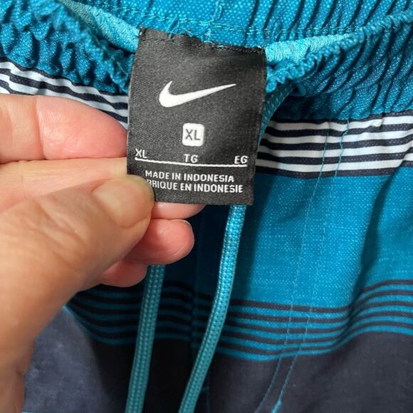 Nike size XL men’s lined striped swim trunks. - Picture 4 of 6